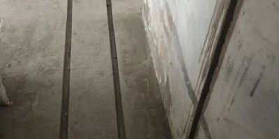 成都東苑水電改造施工現場開槽圖